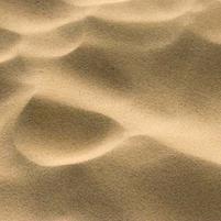Сухой сеяный песок в мешках