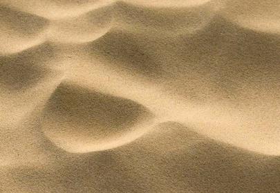 Сухой сеяный песок в мешках